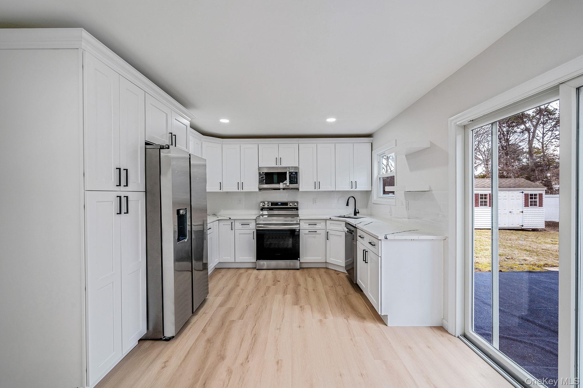 #3 photo, 10 Cottonwood Avenue, מחוז סאפוק Port Jefferson Station , NY 11776