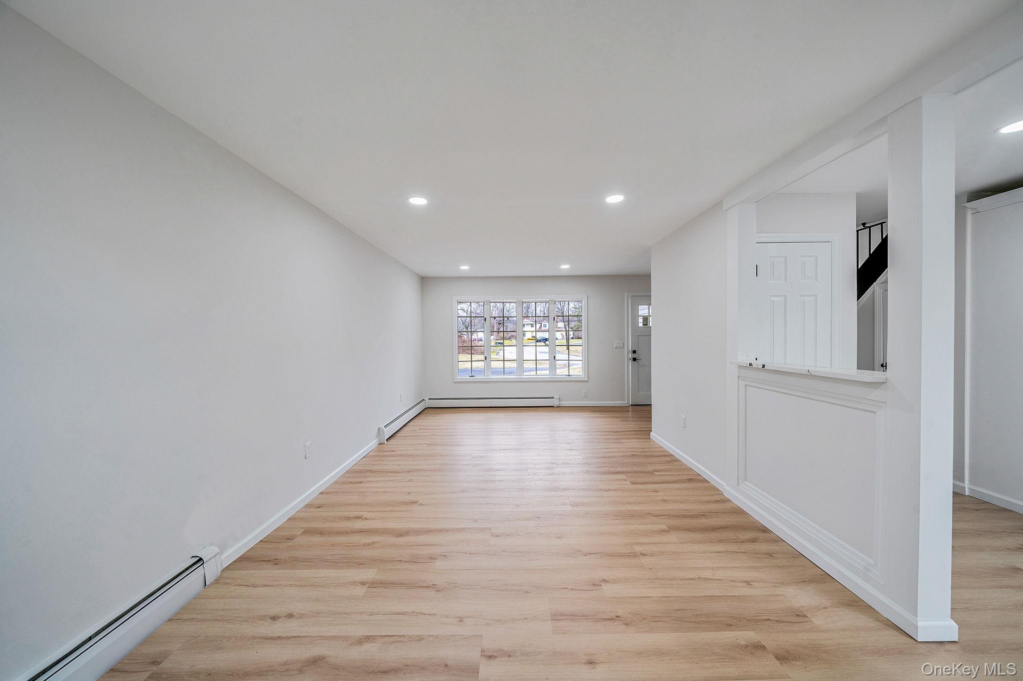 #8 photo, 10 Cottonwood Avenue, מחוז סאפוק Port Jefferson Station , NY 11776