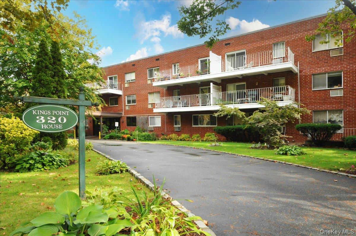 #1 photo, 320 E Shore Road, 롱 아일랜드 Great Neck , NY 11023