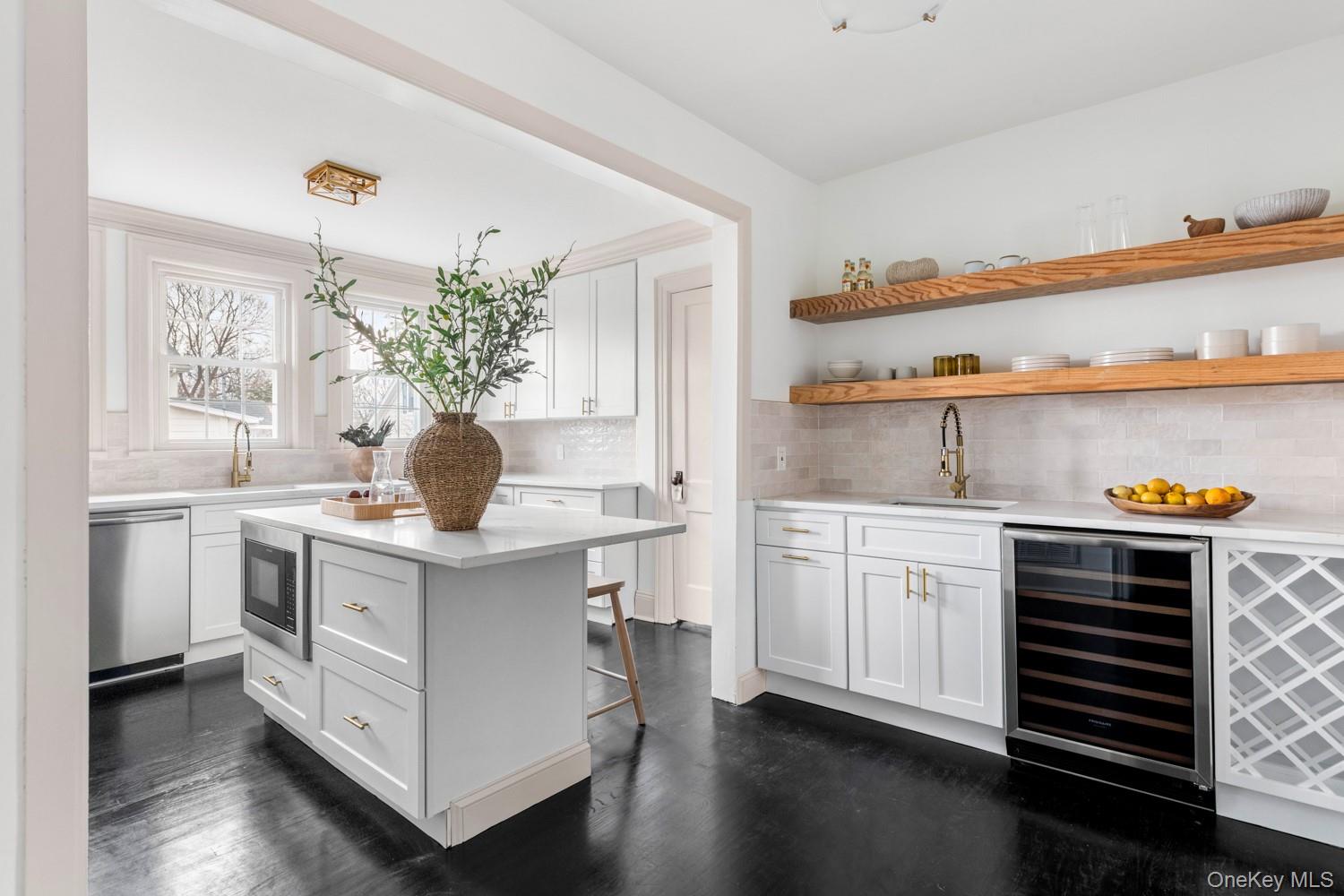 #10 photo, 33 S Windsor Avenue, Саффолк ‖ Brightwaters , NY 11718