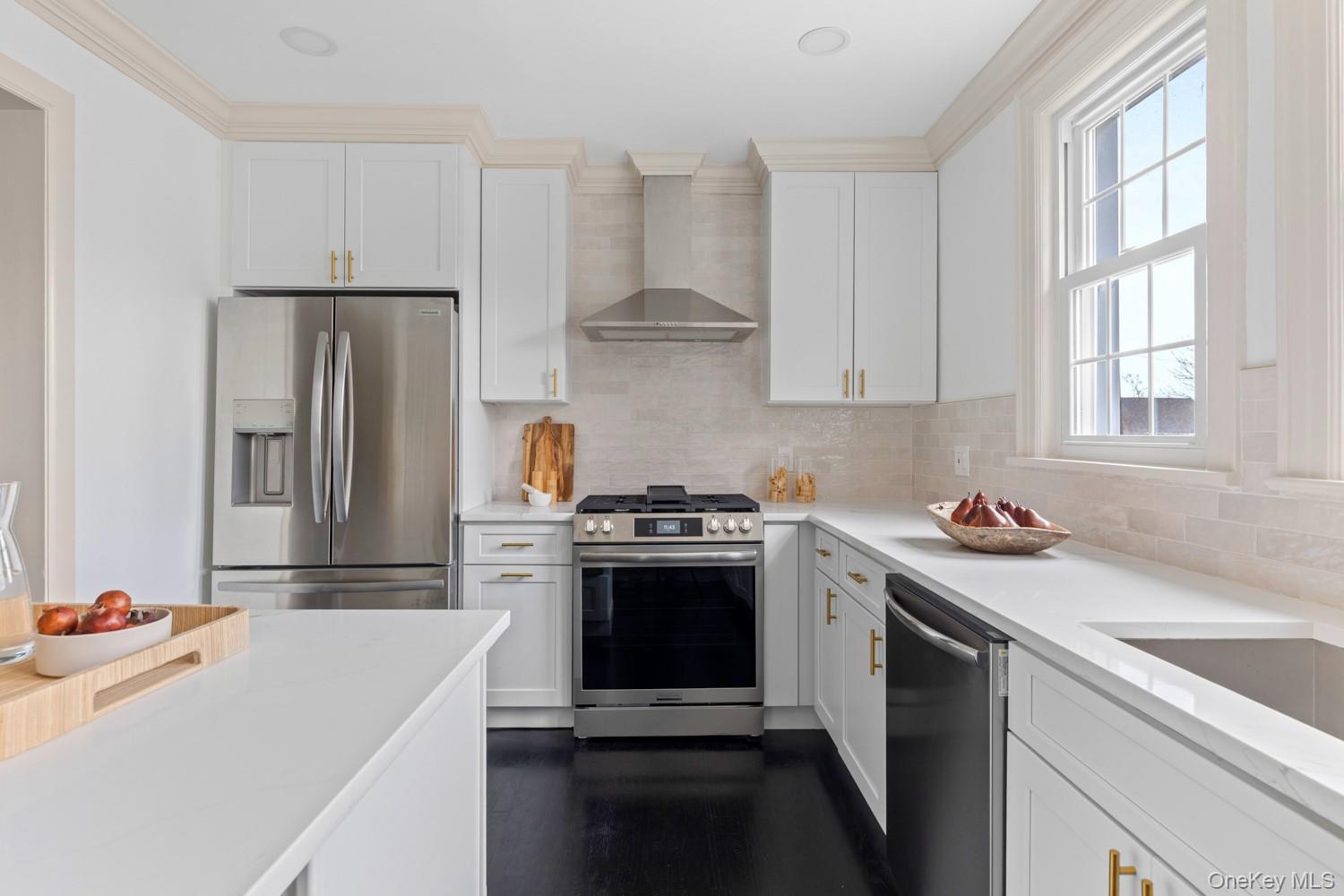 #12 photo, 33 S Windsor Avenue, Саффолк ‖ Brightwaters , NY 11718