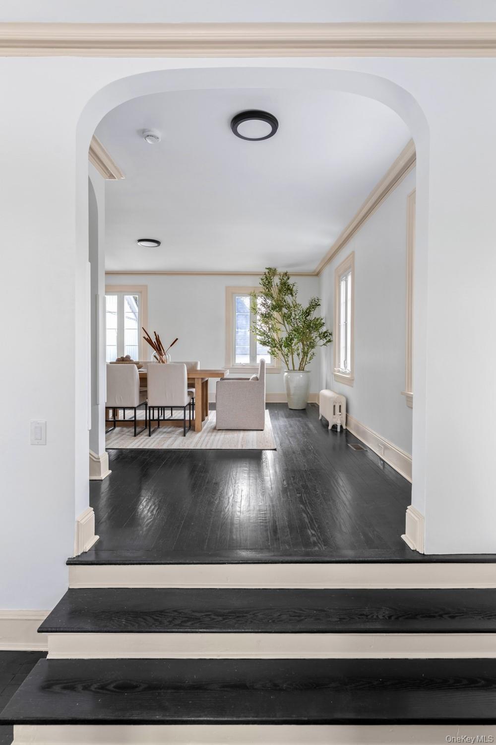 #7 photo, 33 S Windsor Avenue, Саффолк ‖ Brightwaters , NY 11718