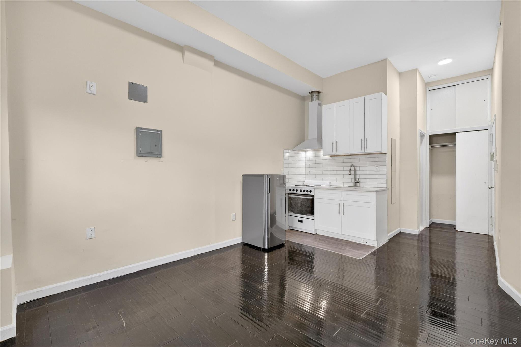 #5 photo, 158 Willow Street, Yonkers , NY 10701