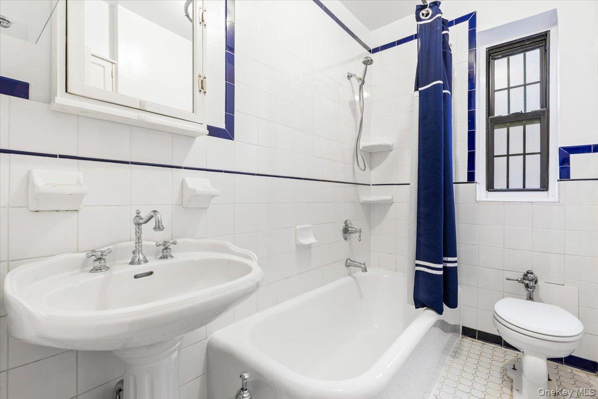 #15 photo, 105 Garth Road, 뉴욕주 Scarsdale , NY 10583