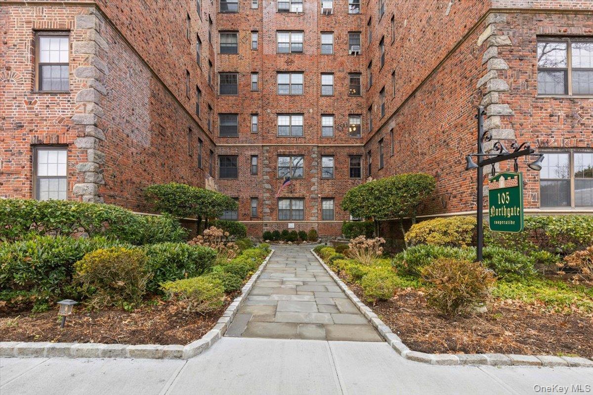 #2 photo, 105 Garth Road, 뉴욕주 Scarsdale , NY 10583