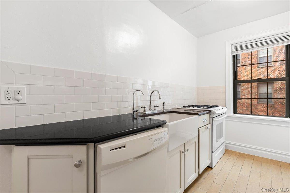 #9 photo, 105 Garth Road, 뉴욕주 Scarsdale , NY 10583