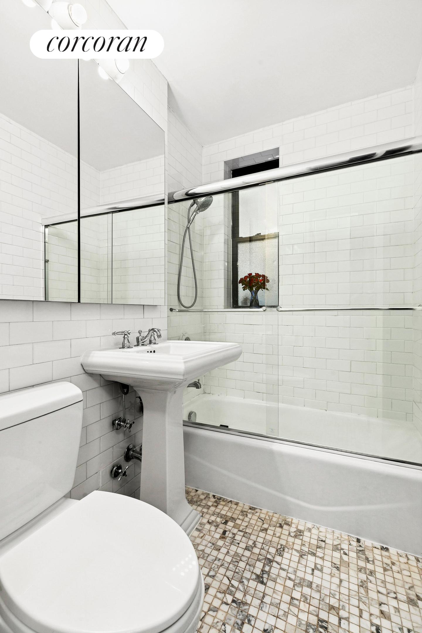 #10 photo, 30 E 9TH Street, Greenwich Village , NY 10003