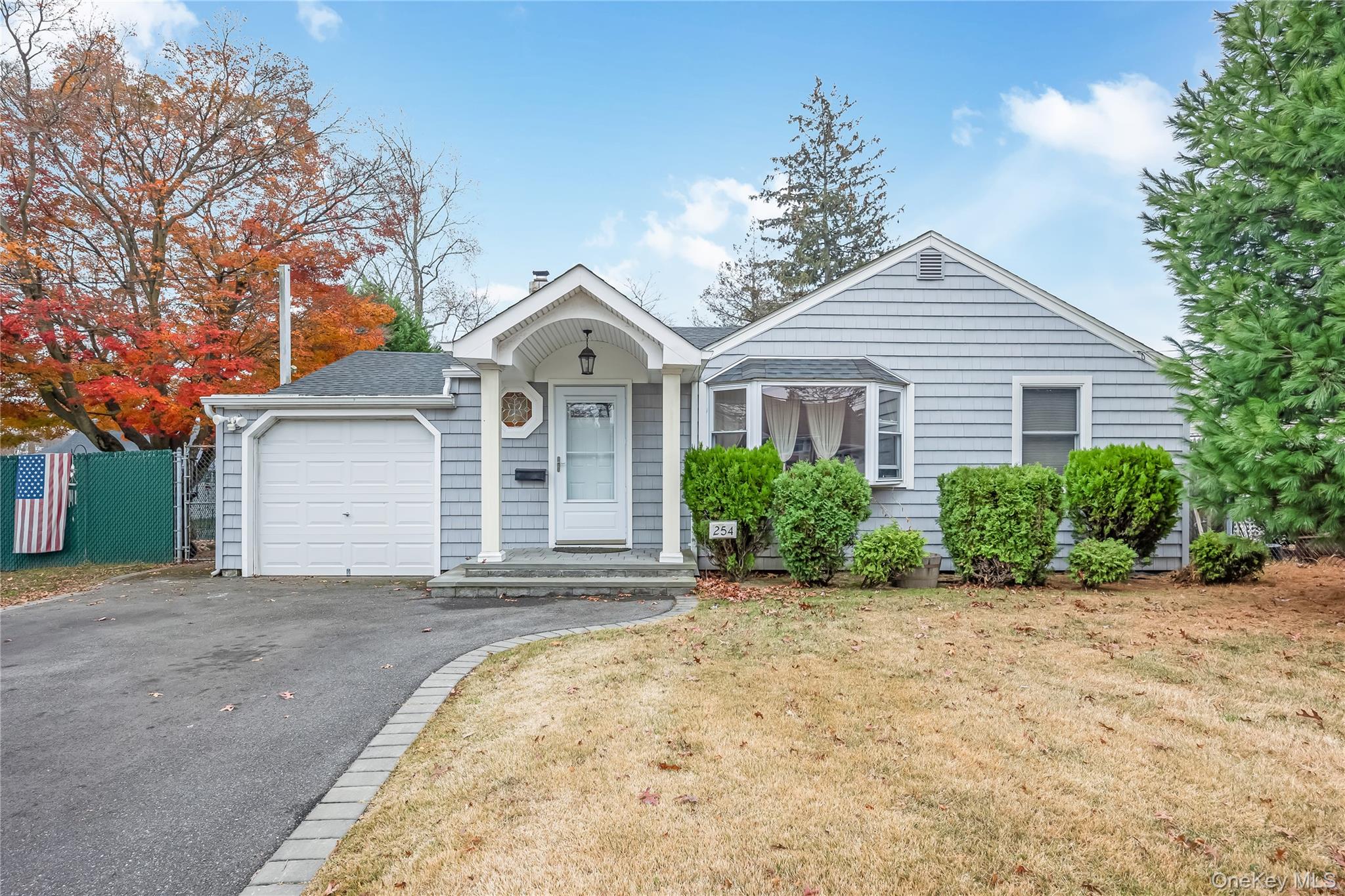 #2 photo, 254 W 1st Street, Саффолк ‖ West Islip , NY 11795