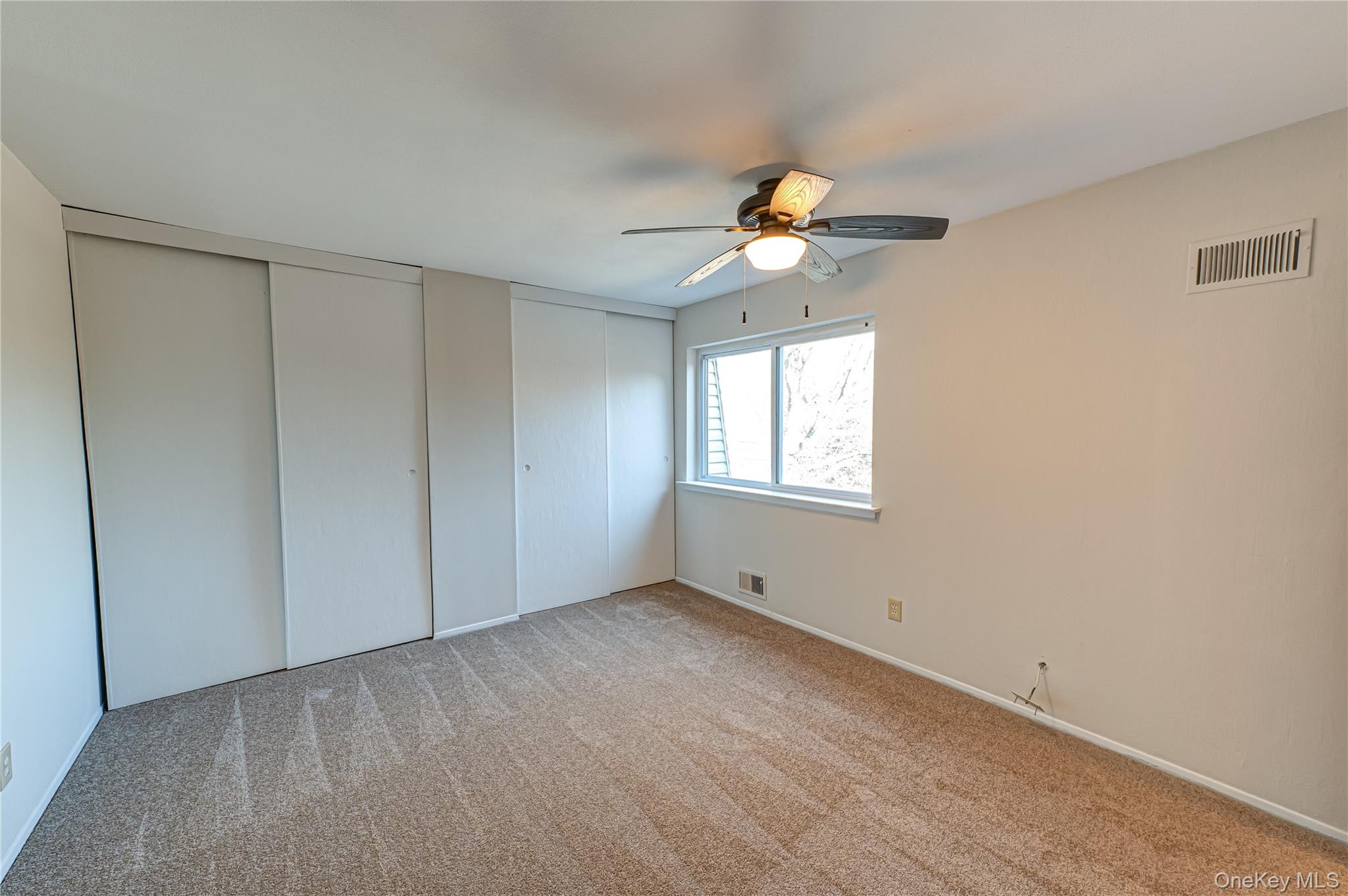 #12 photo, 213 Storm Drive, מחוז סאפוק Holtsville , NY 11742