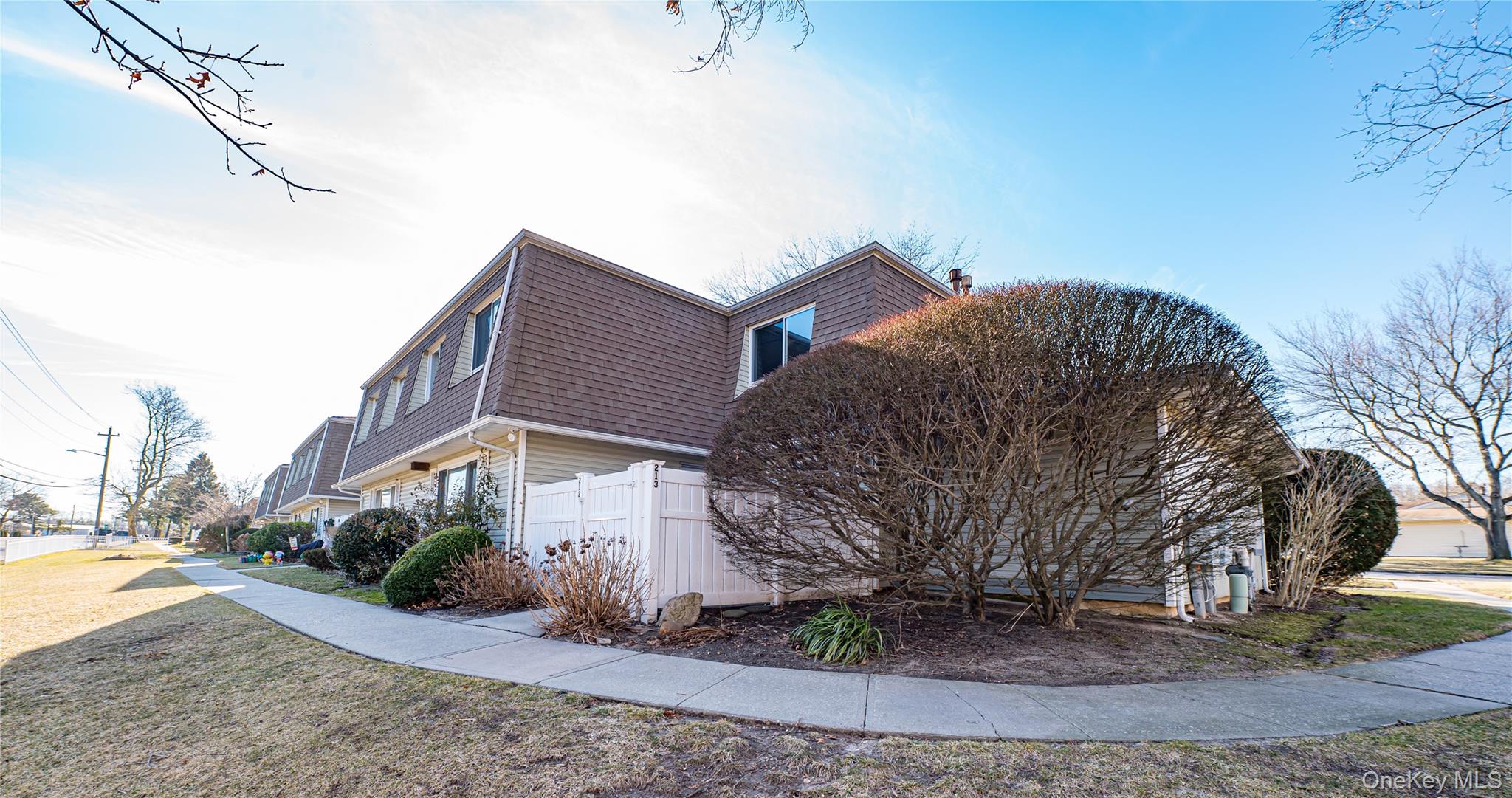 #2 photo, 213 Storm Drive, מחוז סאפוק Holtsville , NY 11742