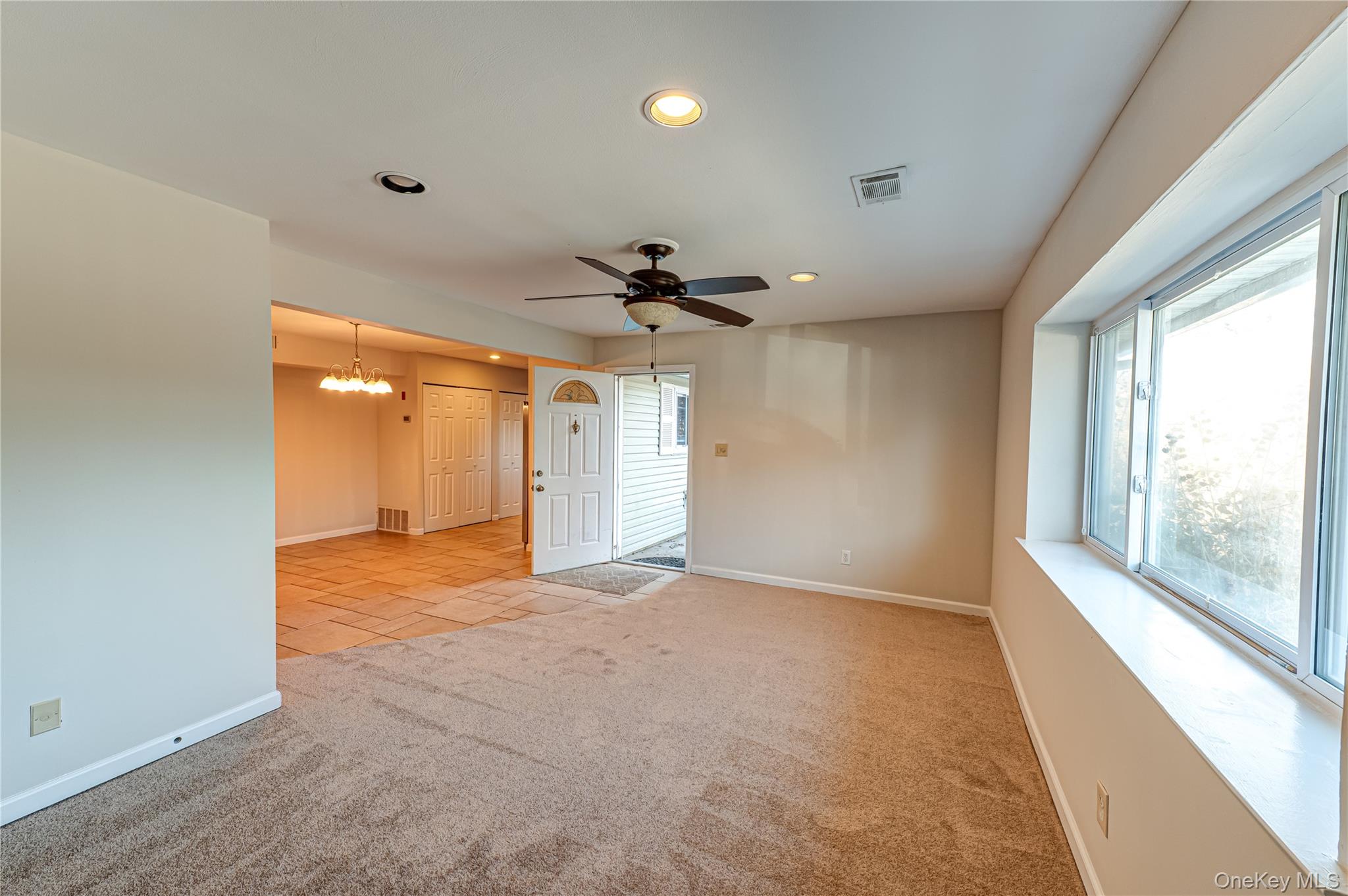 #4 photo, 213 Storm Drive, מחוז סאפוק Holtsville , NY 11742