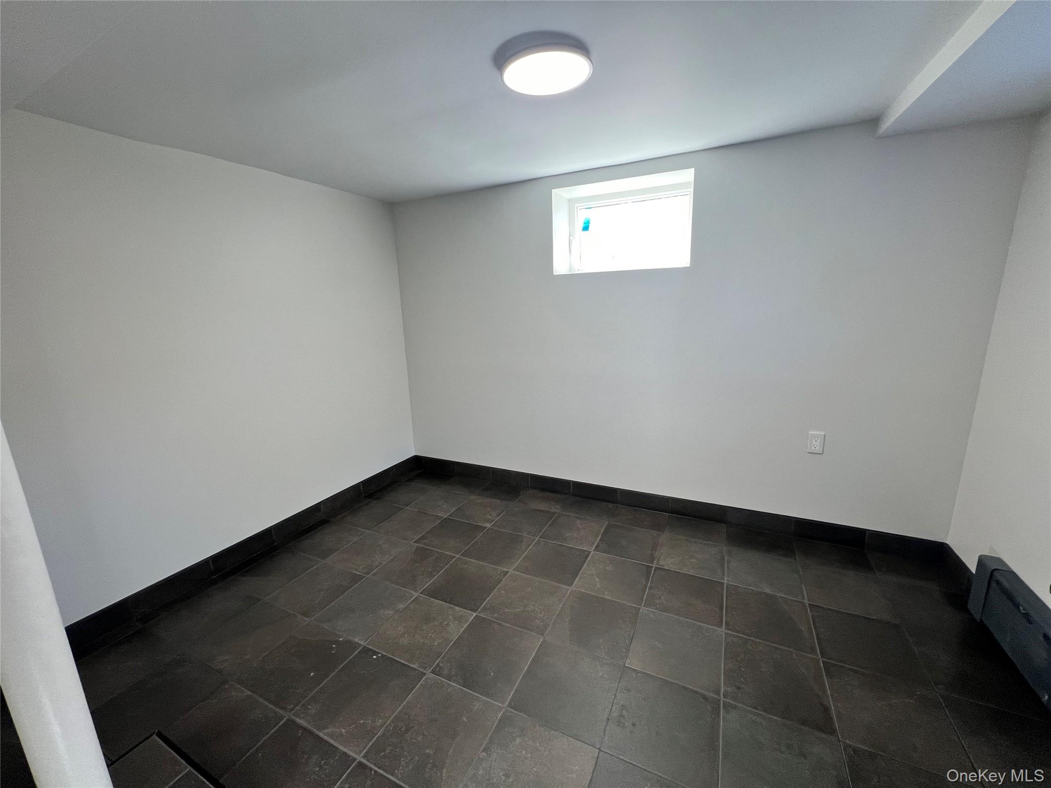 #19 photo, 14-30 160th Street, कुईंस Whitestone , NY 11357