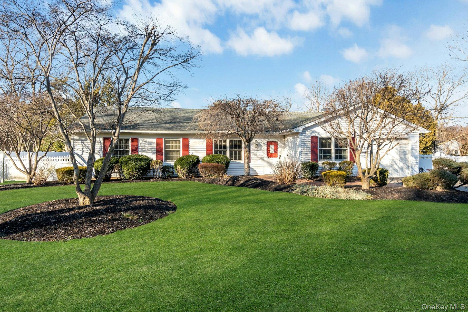 #1 photo, 84 Strathmore Village Drive, سوفولك South Setauket , NY 11720