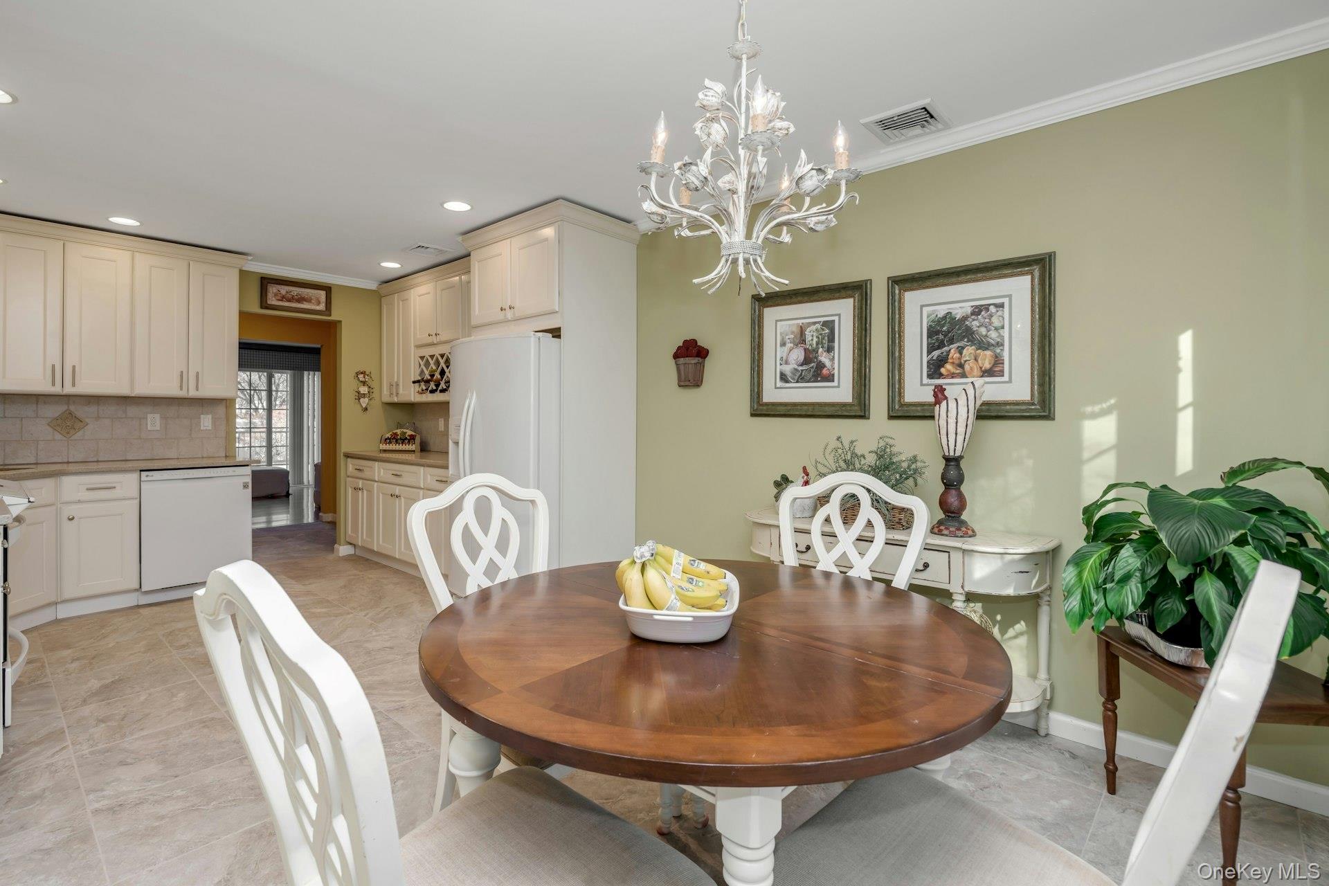 #14 photo, 84 Strathmore Village Drive, سوفولك South Setauket , NY 11720