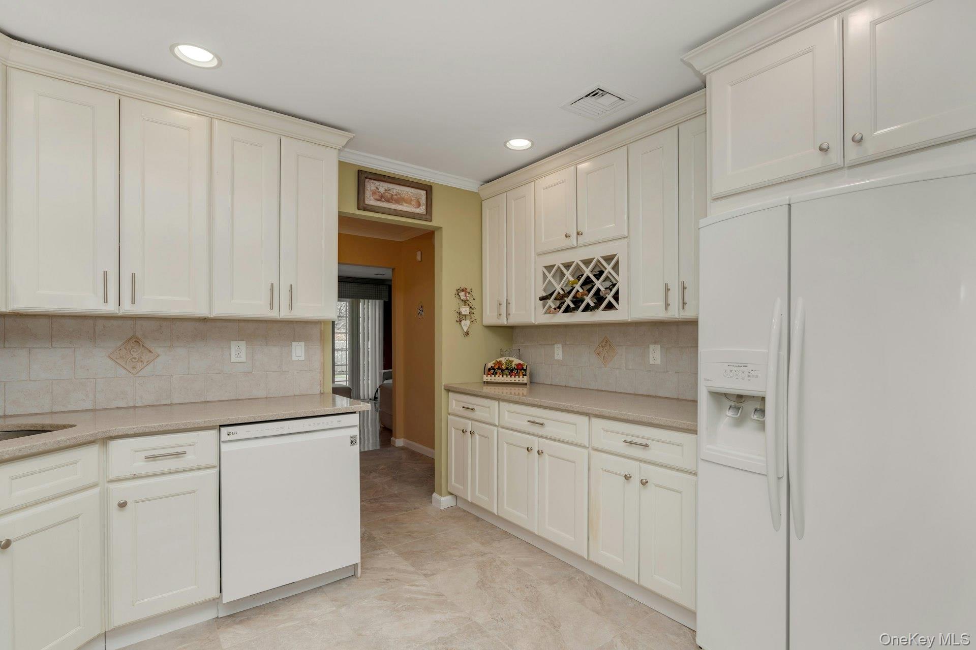 #16 photo, 84 Strathmore Village Drive, سوفولك South Setauket , NY 11720