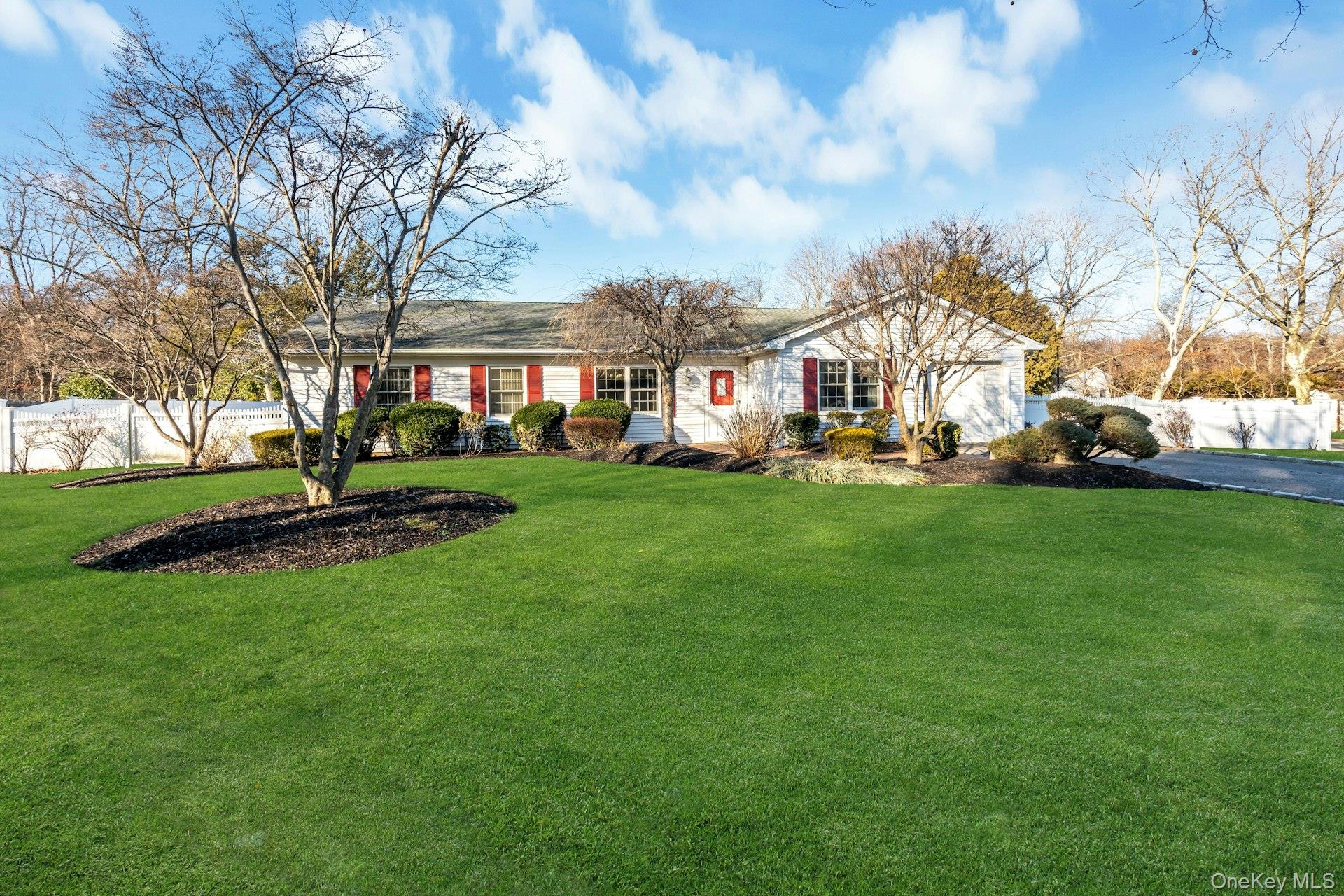 #2 photo, 84 Strathmore Village Drive, سوفولك South Setauket , NY 11720