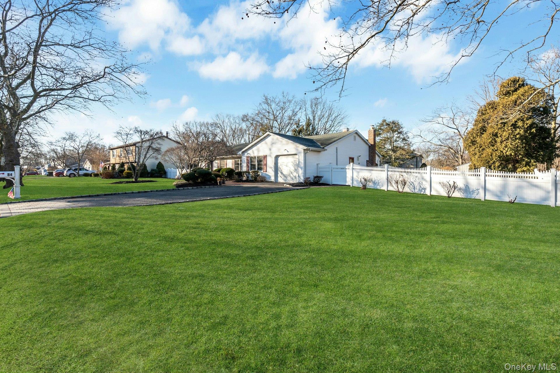 #4 photo, 84 Strathmore Village Drive, سوفولك South Setauket , NY 11720