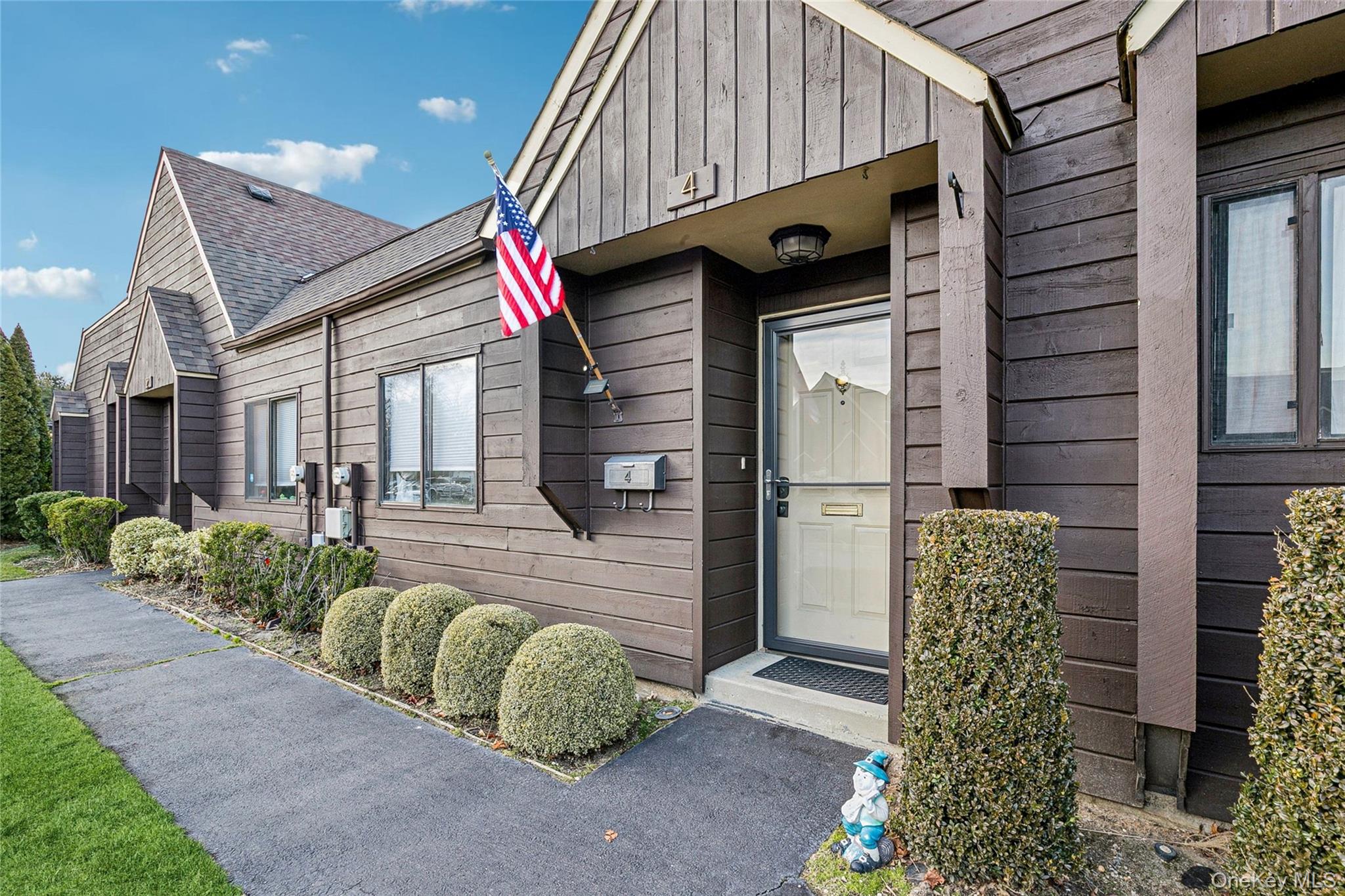 #2 photo, 4 Southgate Circle, Massapequa Park , NY 11762