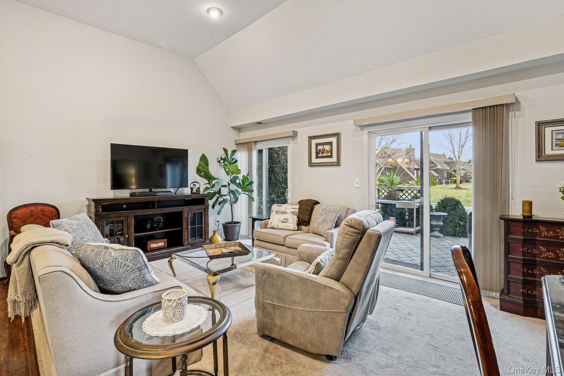 #7 photo, 4 Southgate Circle, Massapequa Park , NY 11762