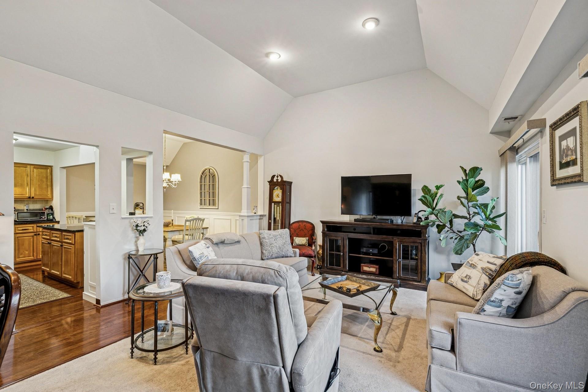 #8 photo, 4 Southgate Circle, Massapequa Park , NY 11762