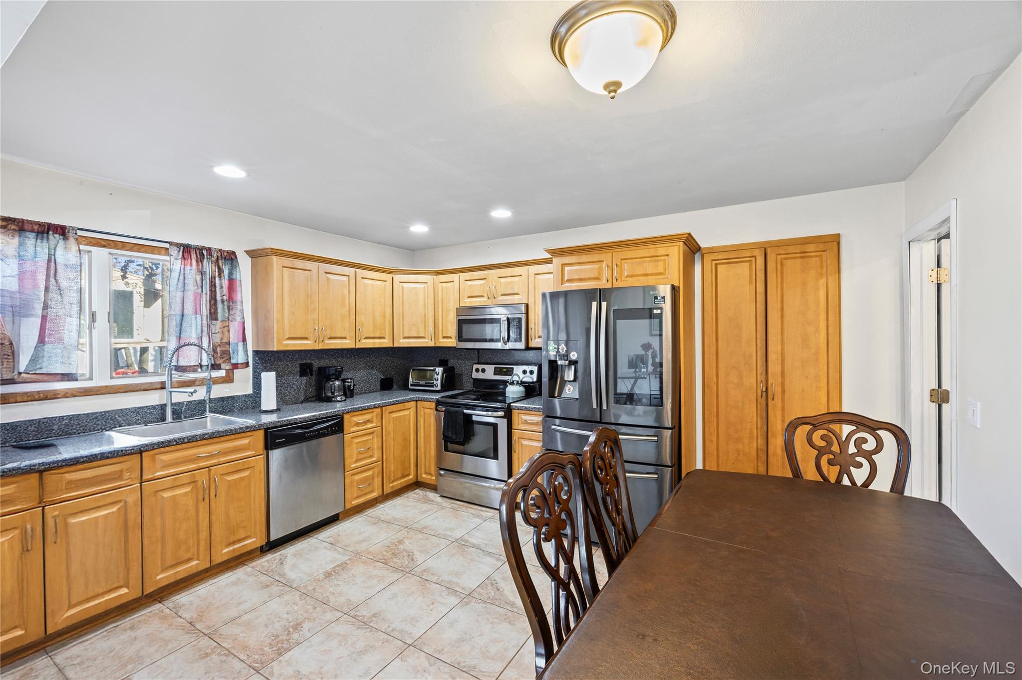 #10 photo, 12 Yellowstone Court, Саффолк ‖ Coram , NY 11727