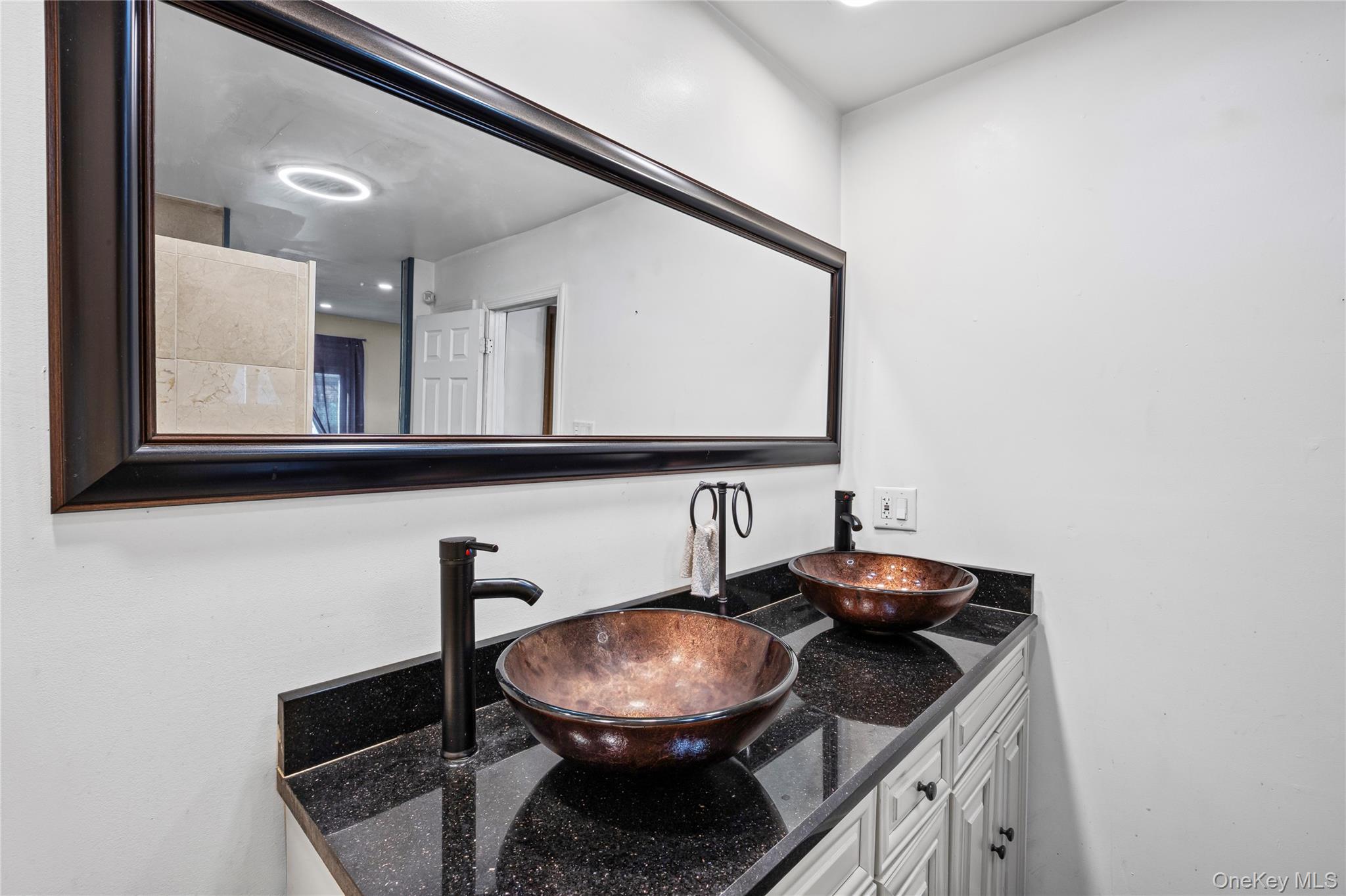 #17 photo, 12 Yellowstone Court, Саффолк ‖ Coram , NY 11727