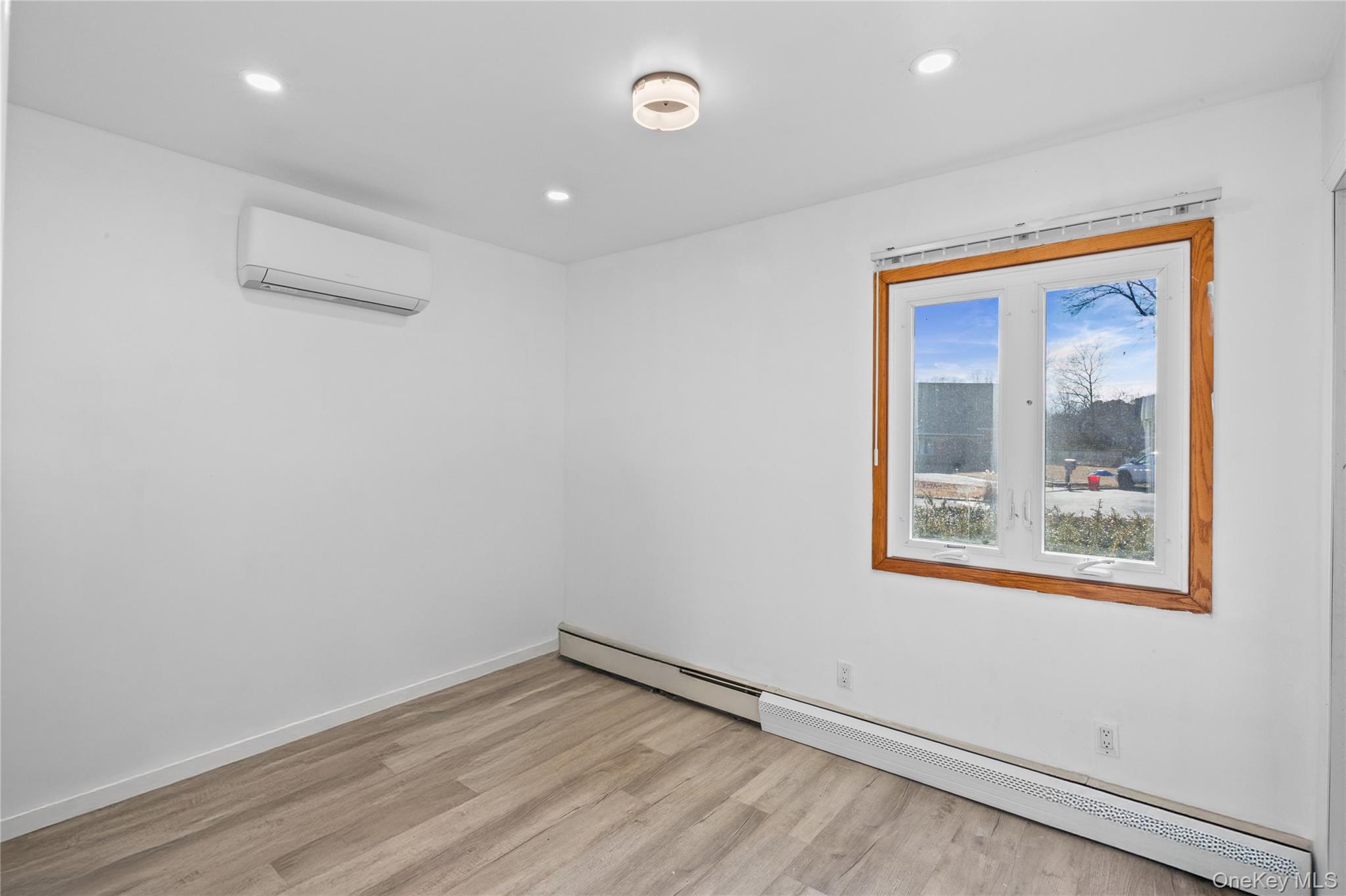 #19 photo, 12 Yellowstone Court, Саффолк ‖ Coram , NY 11727