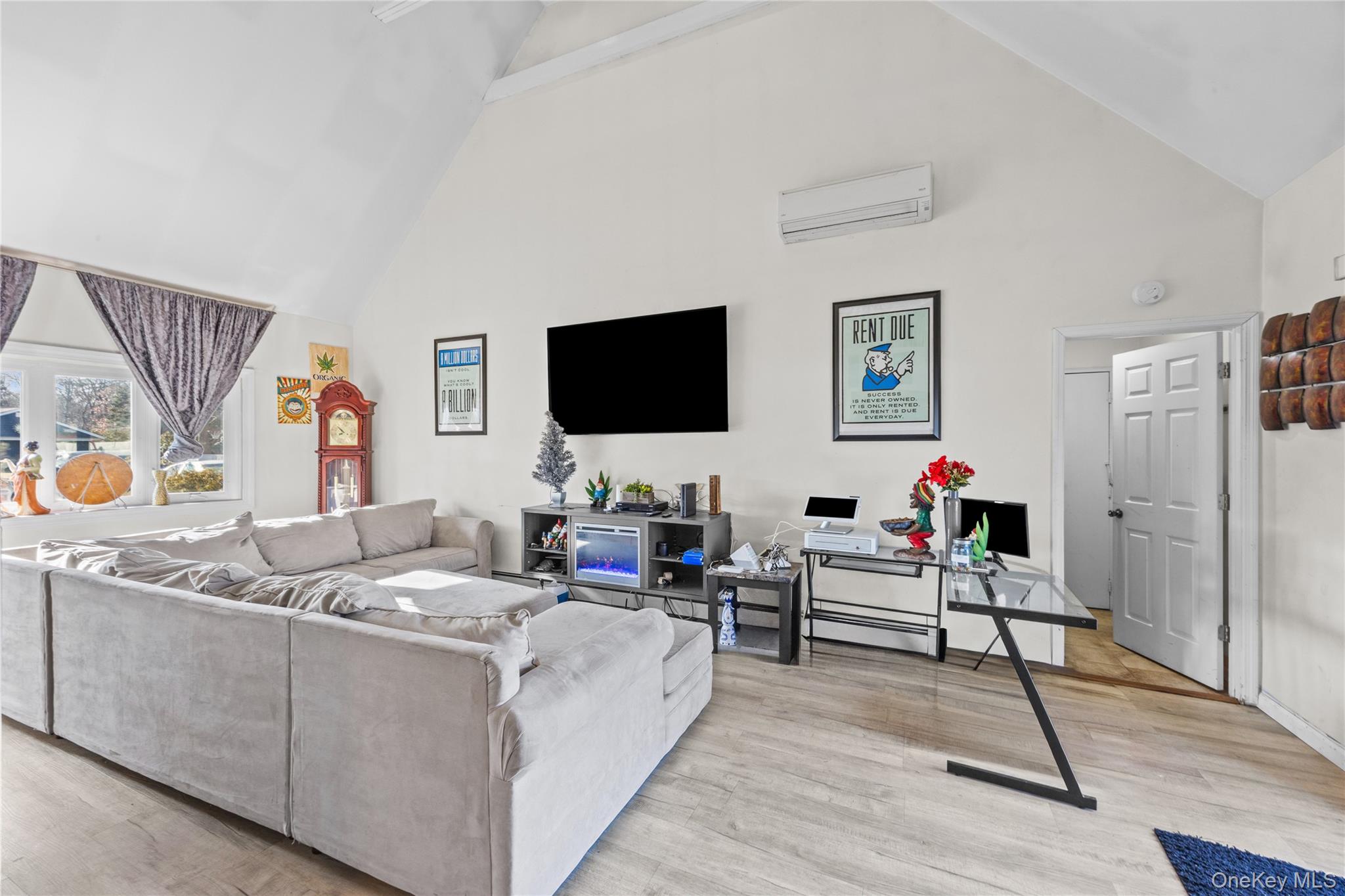 #6 photo, 12 Yellowstone Court, Саффолк ‖ Coram , NY 11727