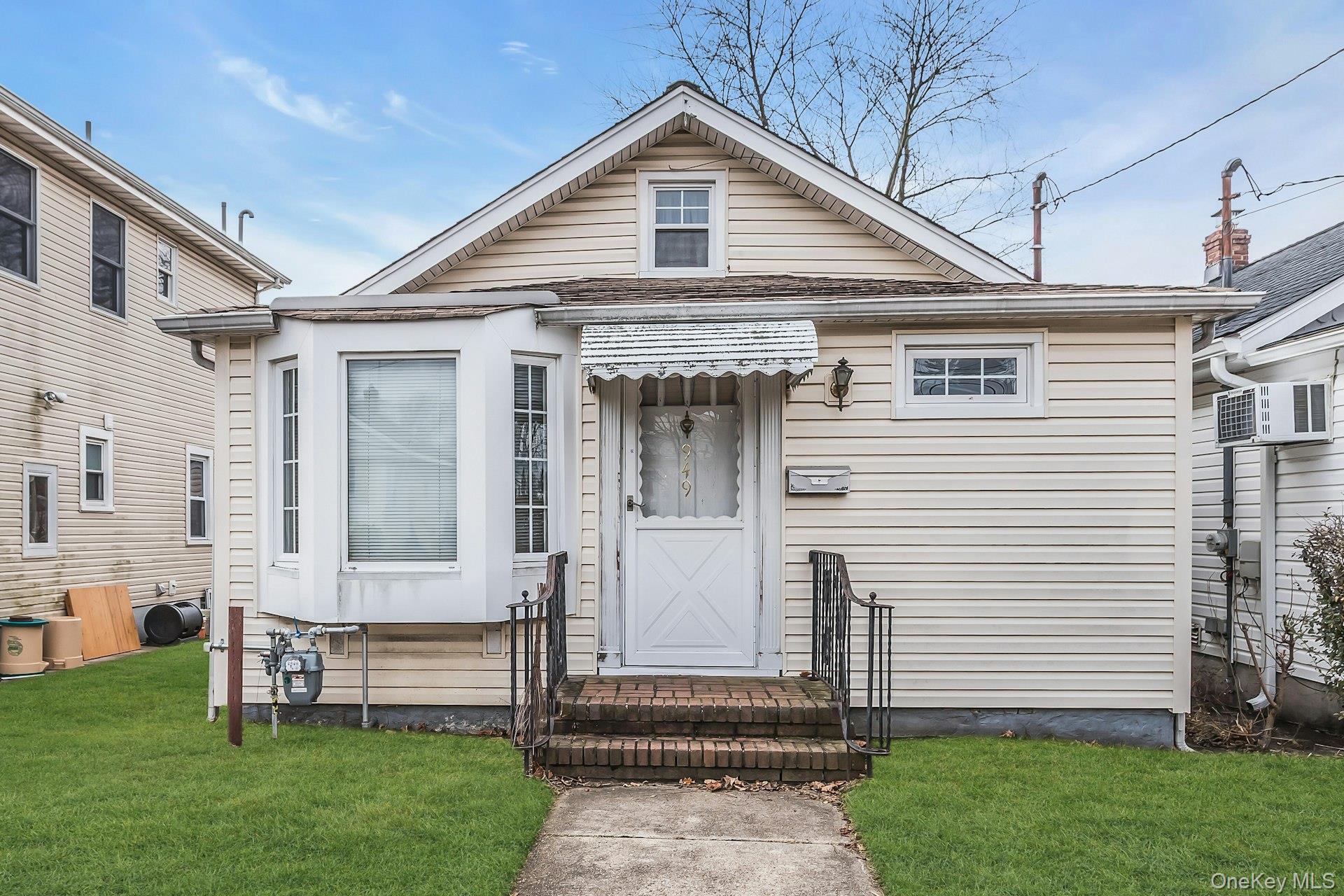 #2 photo, 949 N 7th Street, 롱 아일랜드 New Hyde Park , NY 11040