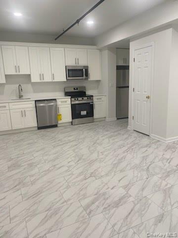 #12 photo, 94 4th Avenue, מחוז סאפוק Bay Shore , NY 11706