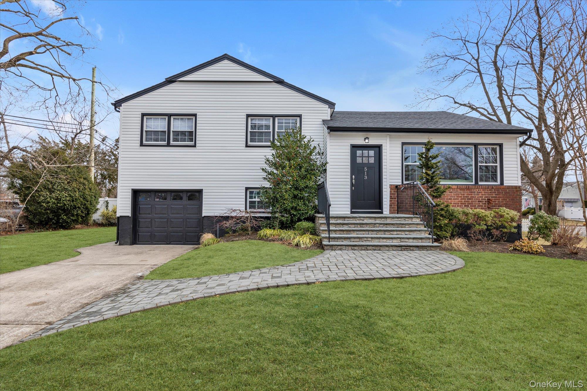 #1 photo, 513 Dee Court, ناسو East Meadow , NY 11554