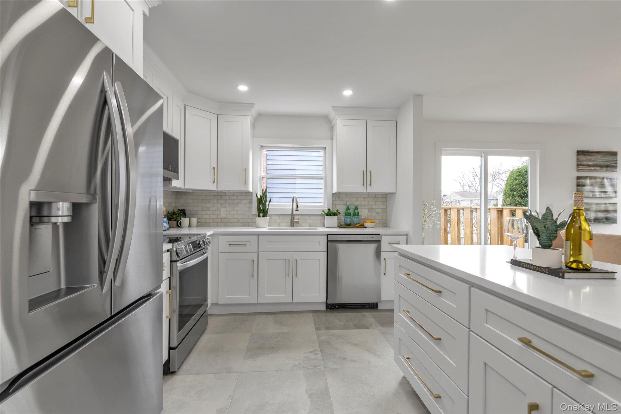 #11 photo, 513 Dee Court, ناسو East Meadow , NY 11554