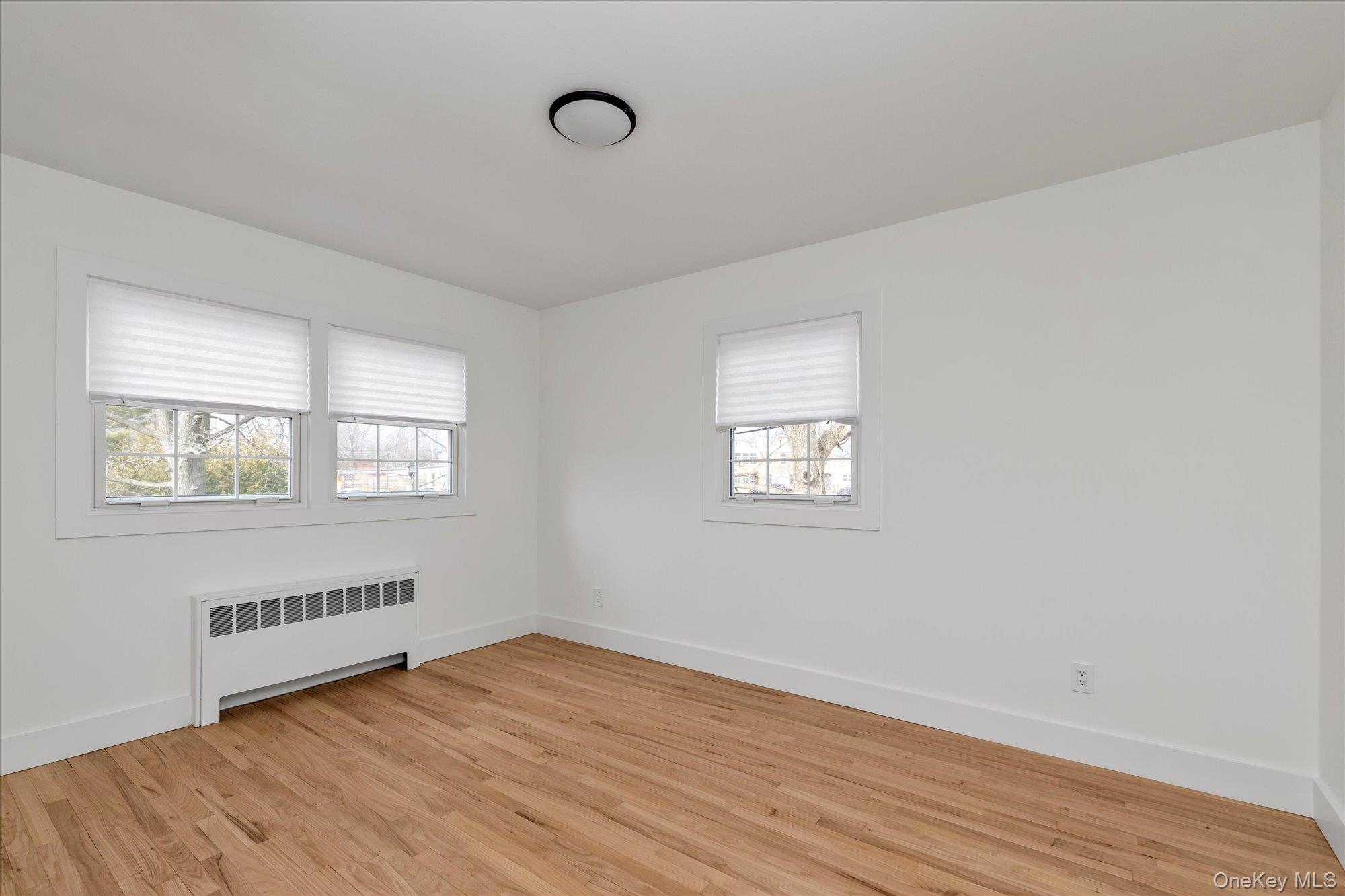 #16 photo, 513 Dee Court, ناسو East Meadow , NY 11554