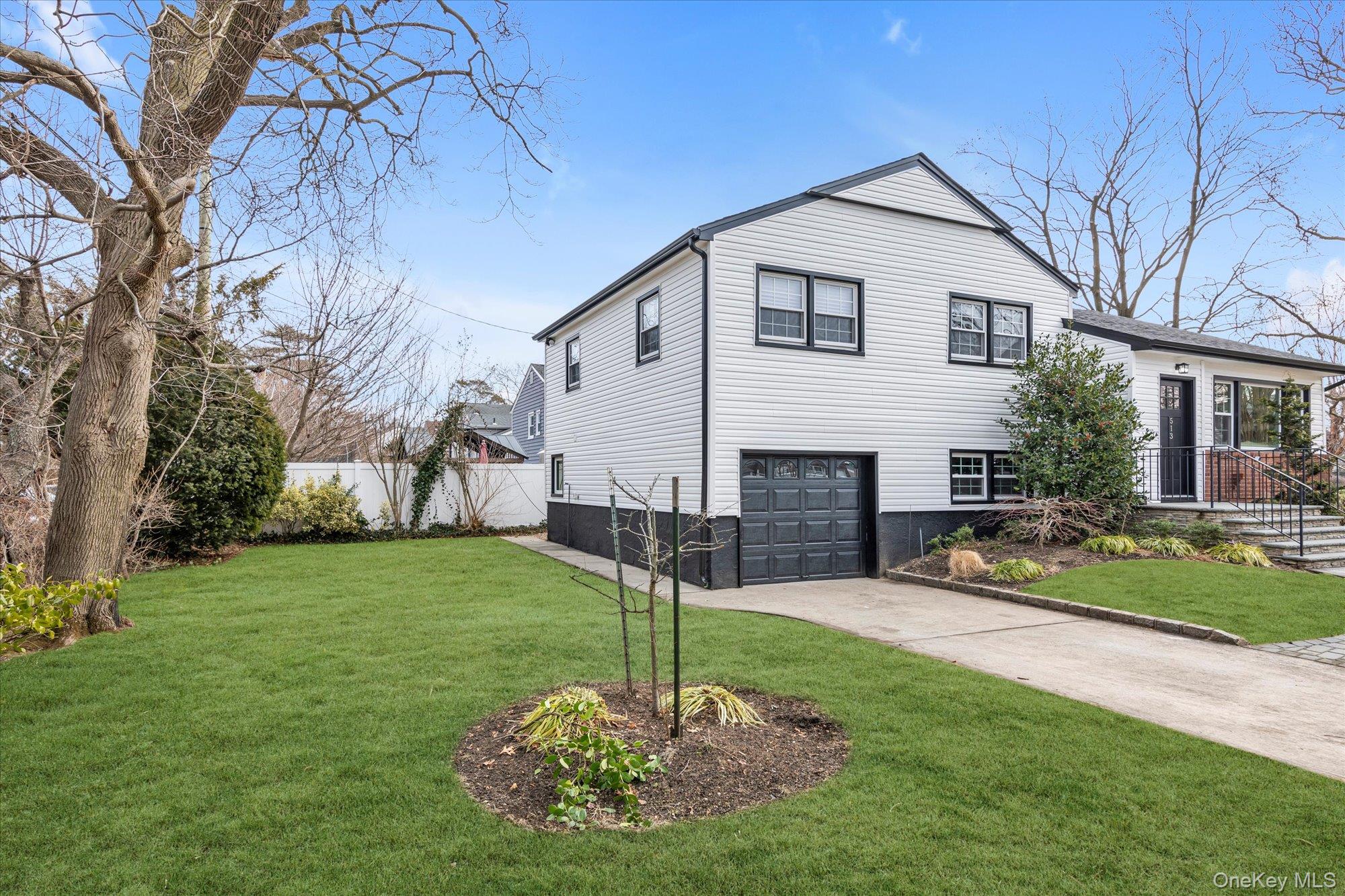 #3 photo, 513 Dee Court, ناسو East Meadow , NY 11554