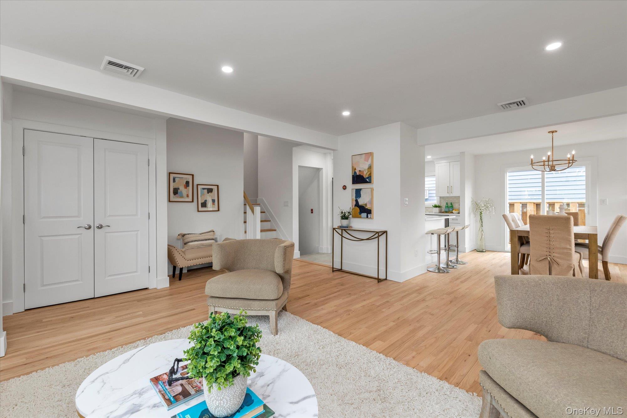 #5 photo, 513 Dee Court, ناسو East Meadow , NY 11554