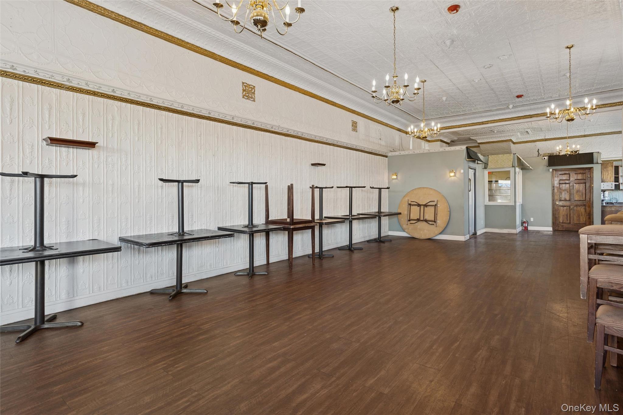 #10 photo, 228 Merrick Road, Rockville Centre , NY 11570