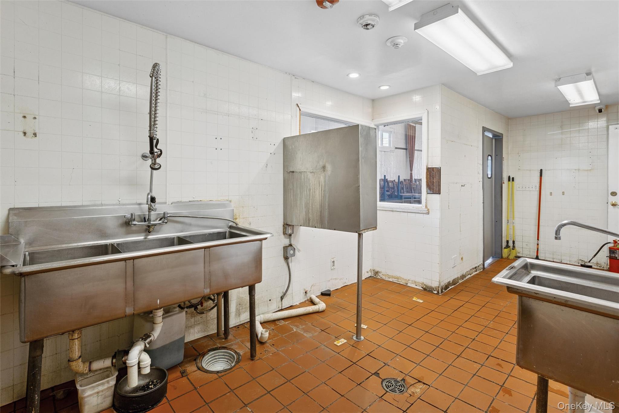 #13 photo, 228 Merrick Road, Rockville Centre , NY 11570