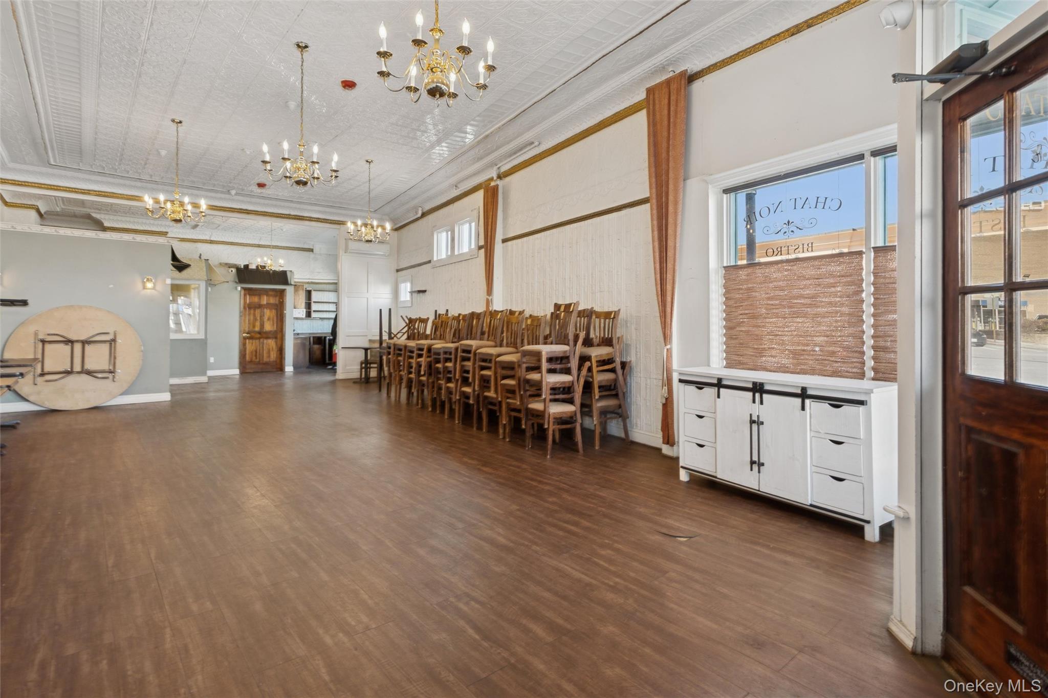 #9 photo, 228 Merrick Road, Rockville Centre , NY 11570