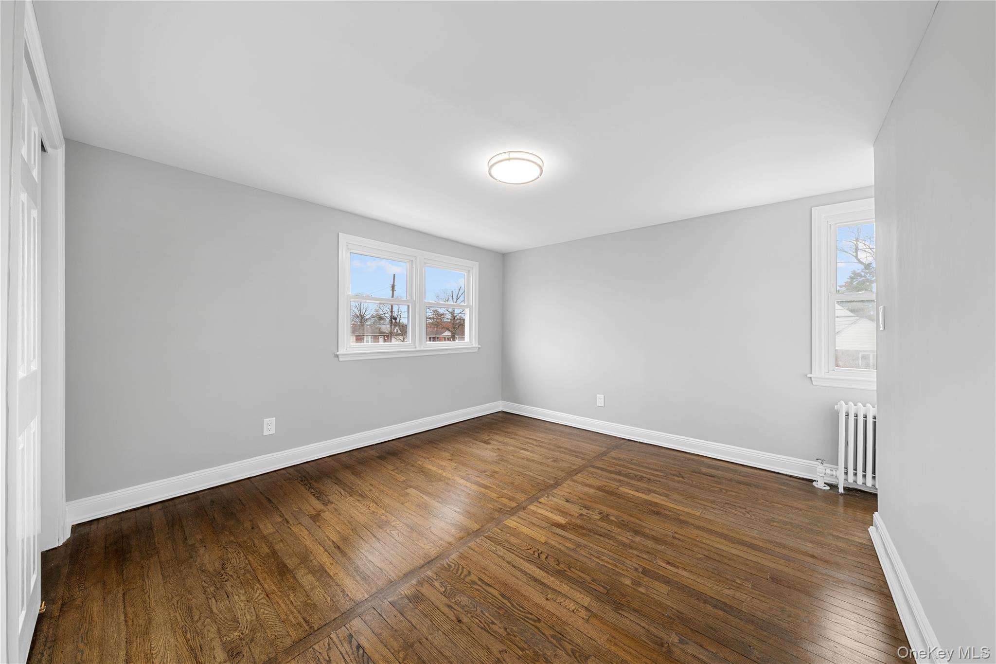 #11 photo, 141 Booth Street, 롱 아일랜드 Hempstead , NY 11550