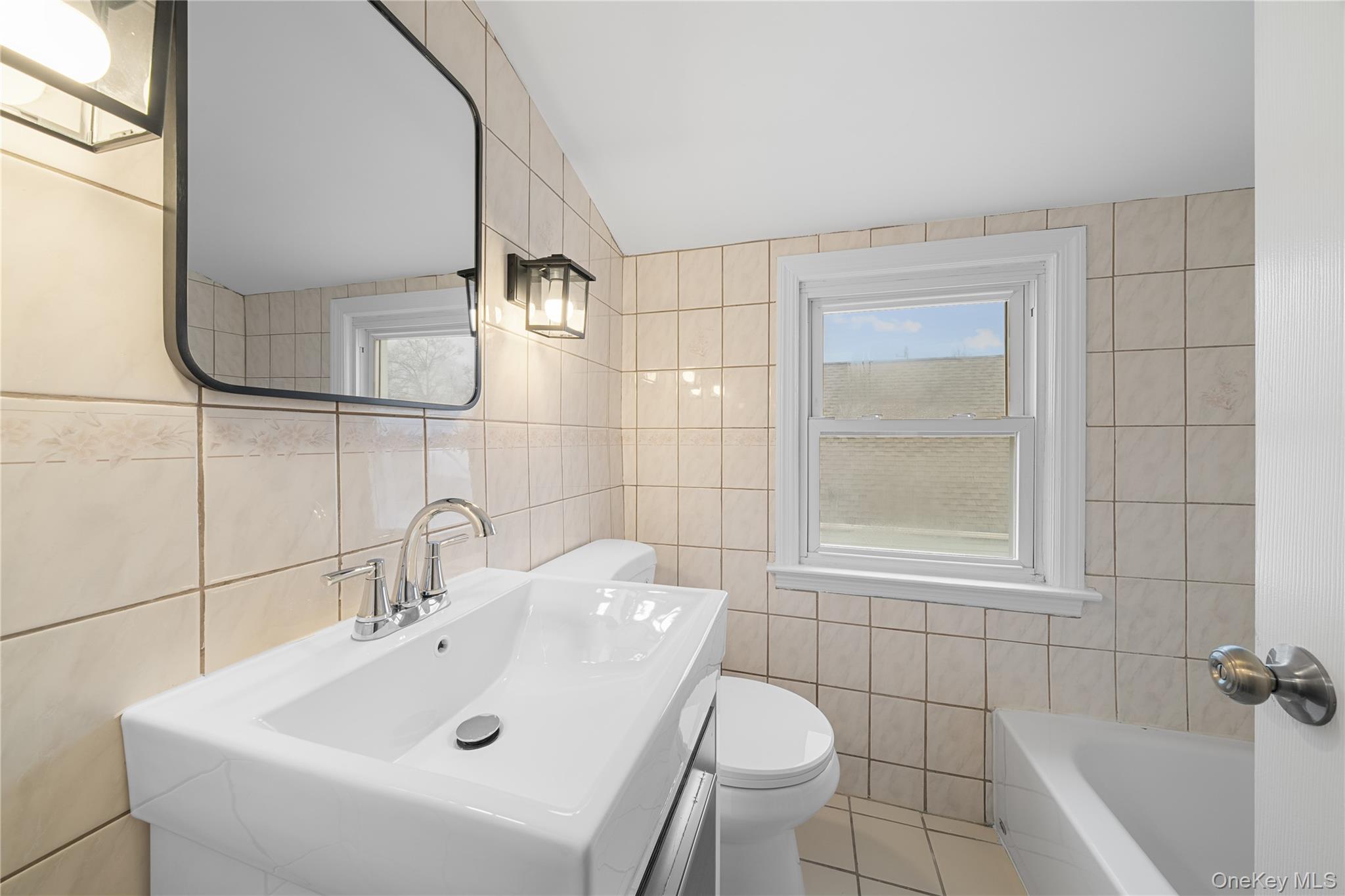 #13 photo, 141 Booth Street, 롱 아일랜드 Hempstead , NY 11550