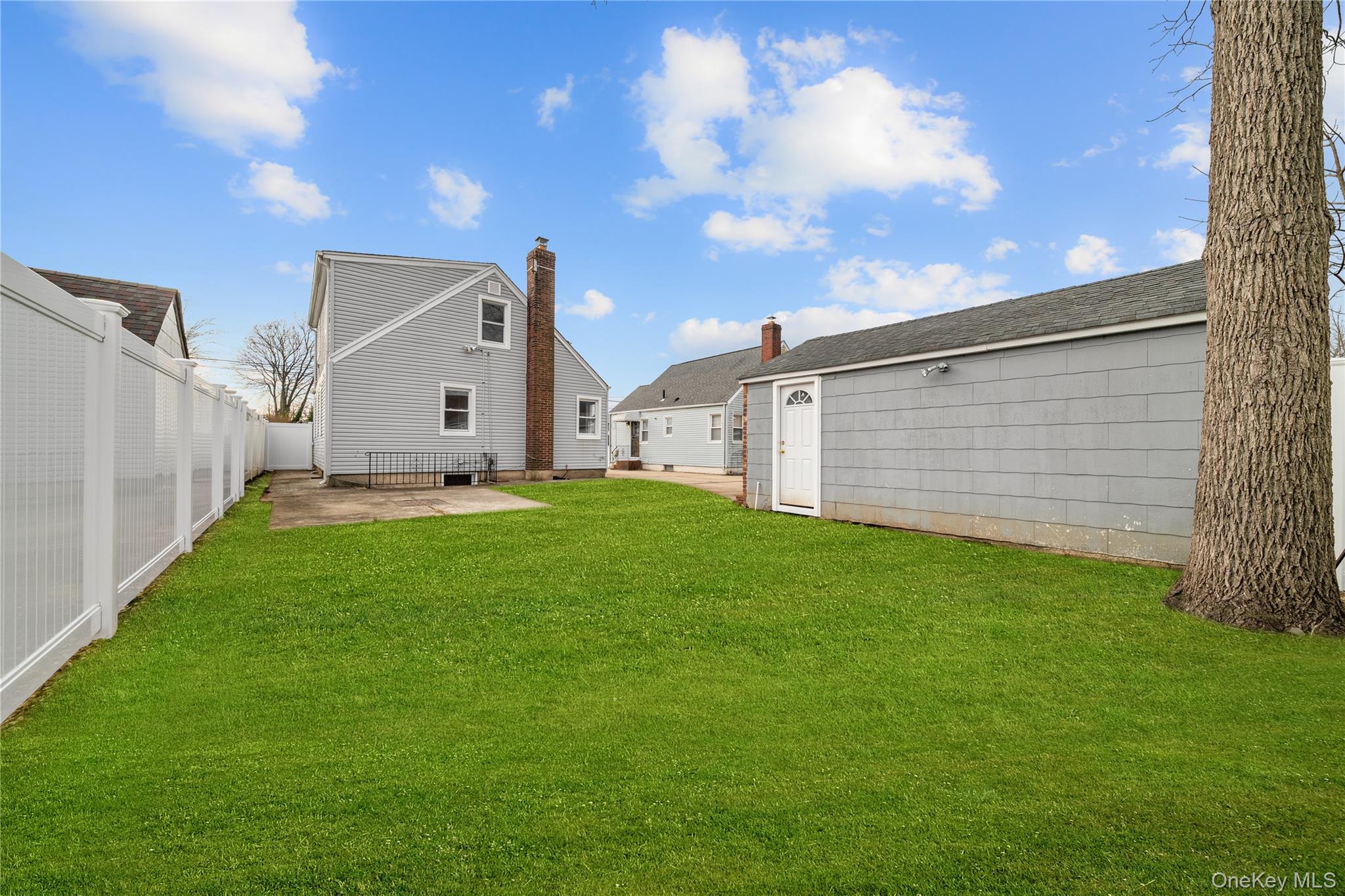 #17 photo, 141 Booth Street, 롱 아일랜드 Hempstead , NY 11550