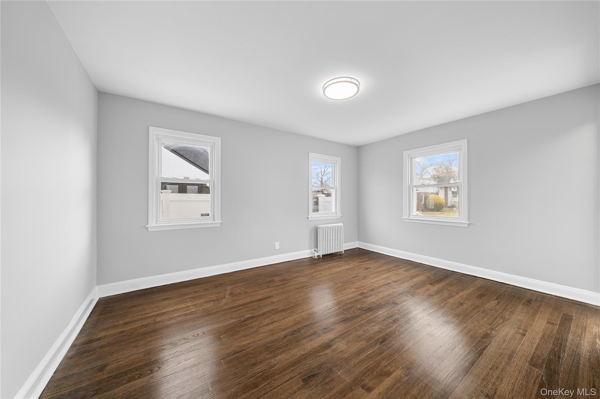 #4 photo, 141 Booth Street, 롱 아일랜드 Hempstead , NY 11550