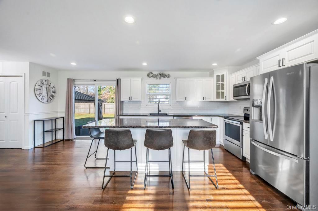 #11 photo, 145A Hampton Avenue, מחוז סאפוק Mastic , NY 11950