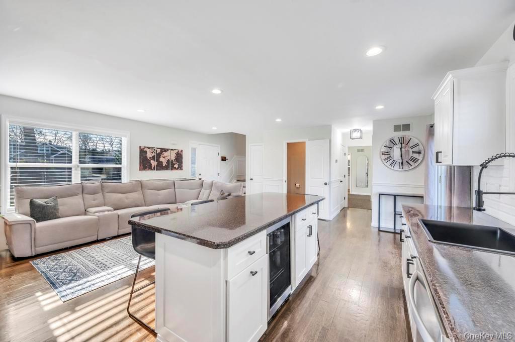 #12 photo, 145A Hampton Avenue, מחוז סאפוק Mastic , NY 11950