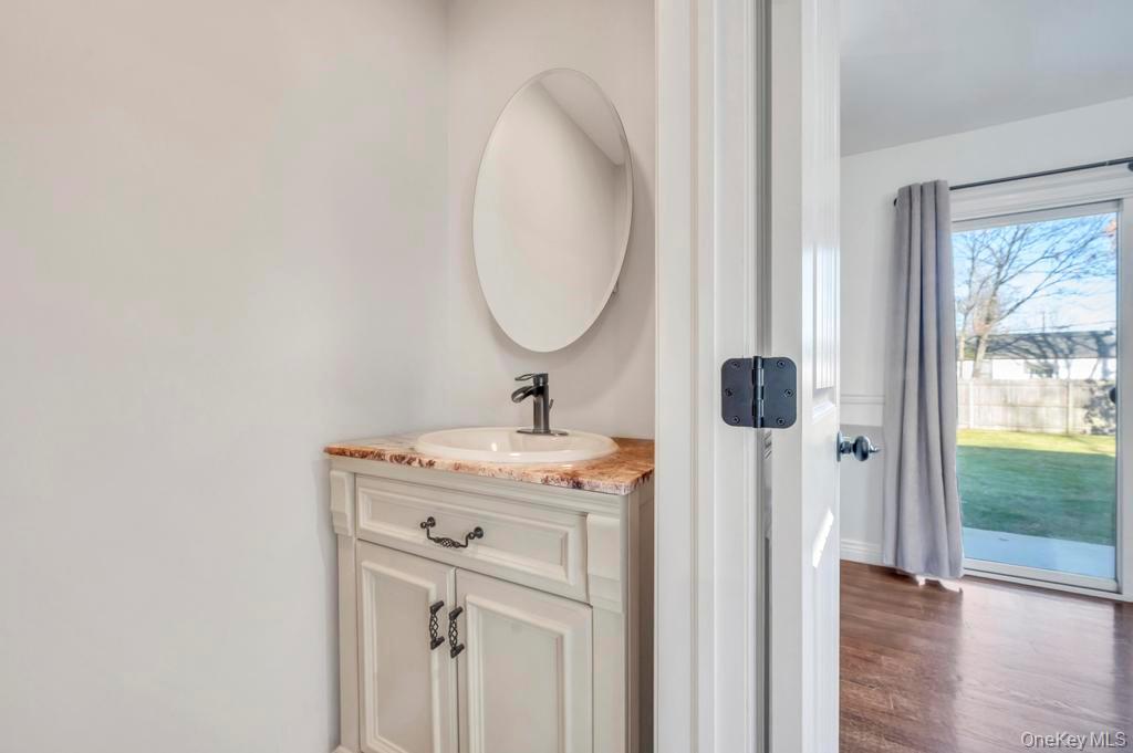 #13 photo, 145A Hampton Avenue, מחוז סאפוק Mastic , NY 11950