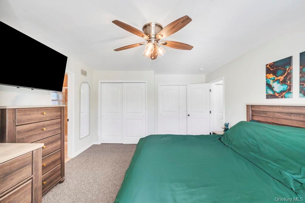 #15 photo, 145A Hampton Avenue, מחוז סאפוק Mastic , NY 11950