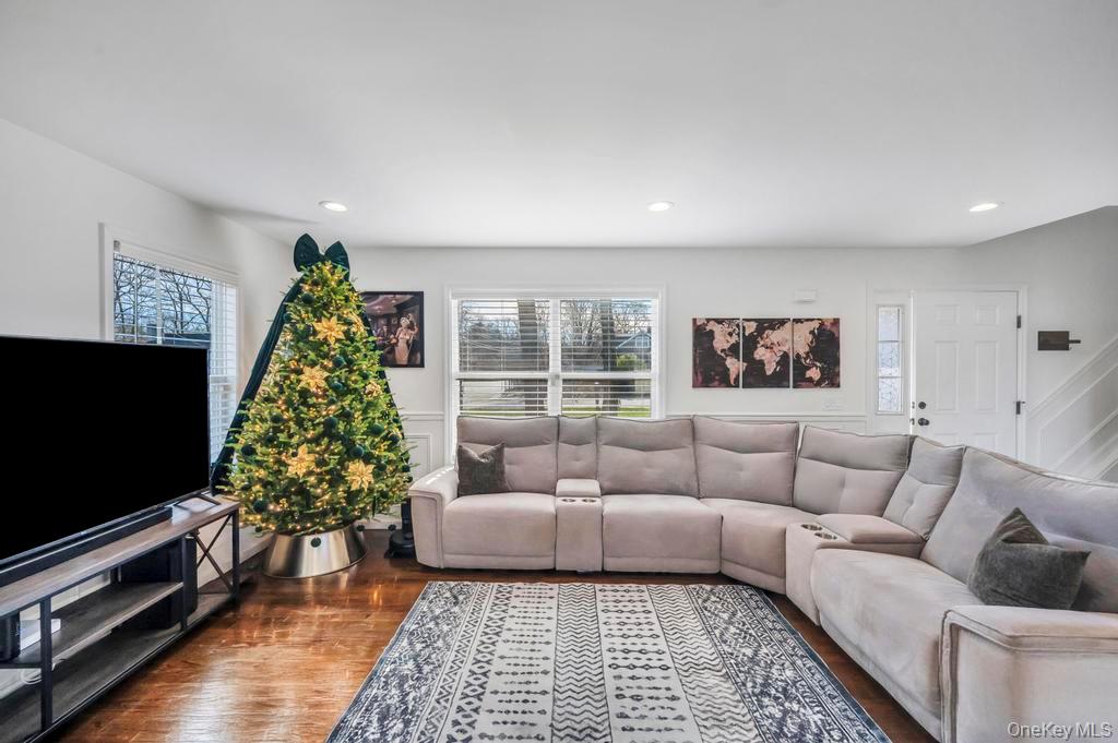 #7 photo, 145A Hampton Avenue, מחוז סאפוק Mastic , NY 11950