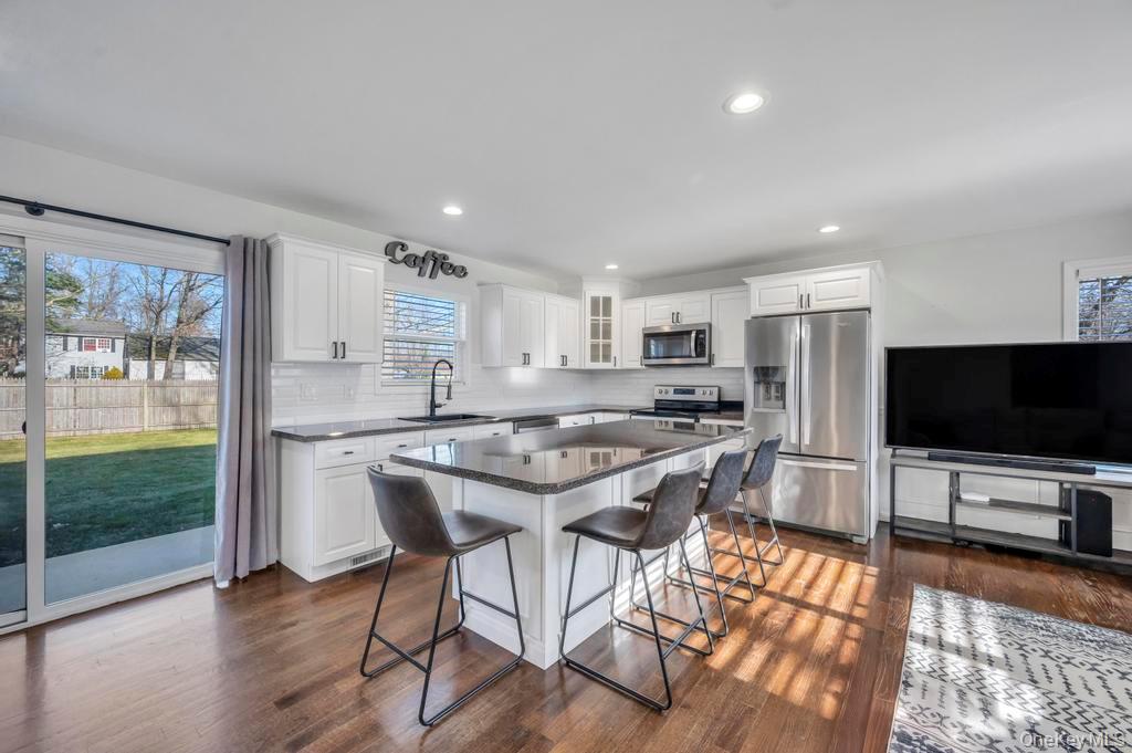 #8 photo, 145A Hampton Avenue, מחוז סאפוק Mastic , NY 11950