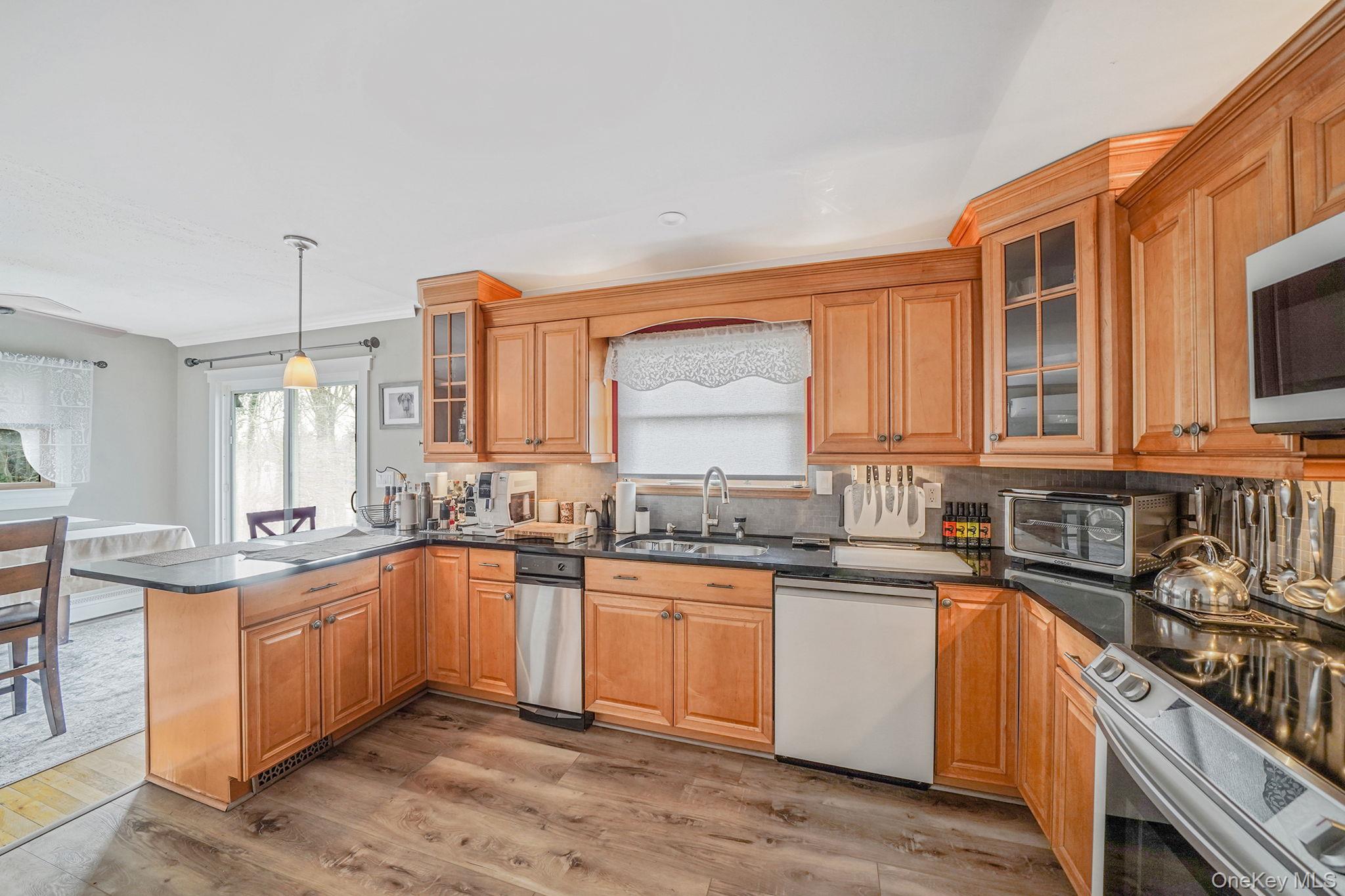 #13 photo, 38 Groveland Park Boulevard, सफ़ोक काउंटी Sound Beach , NY 11789