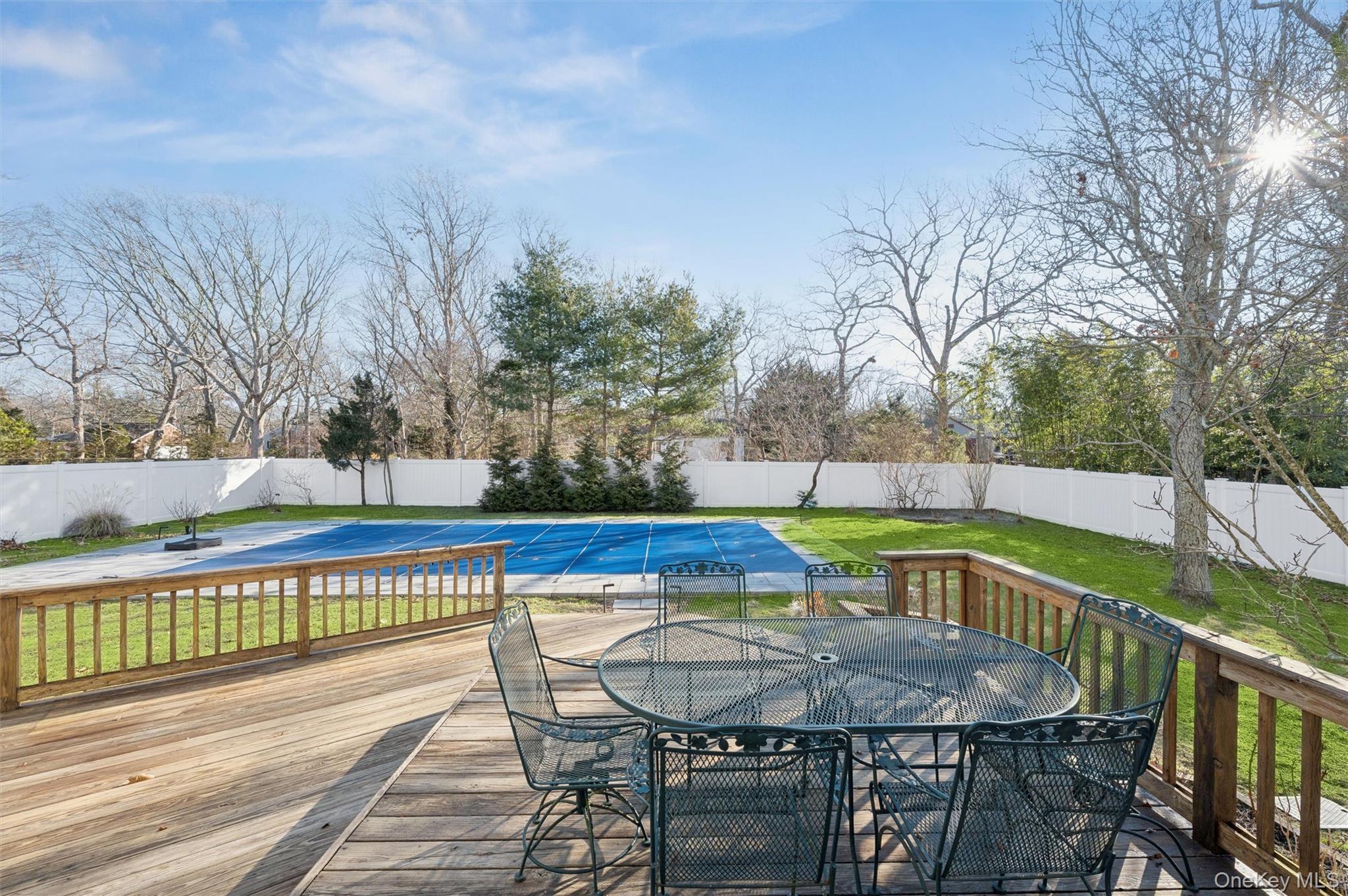 #16 photo, 7 Huckleberry Lane, מחוז סאפוק Hampton Bays , NY 11946